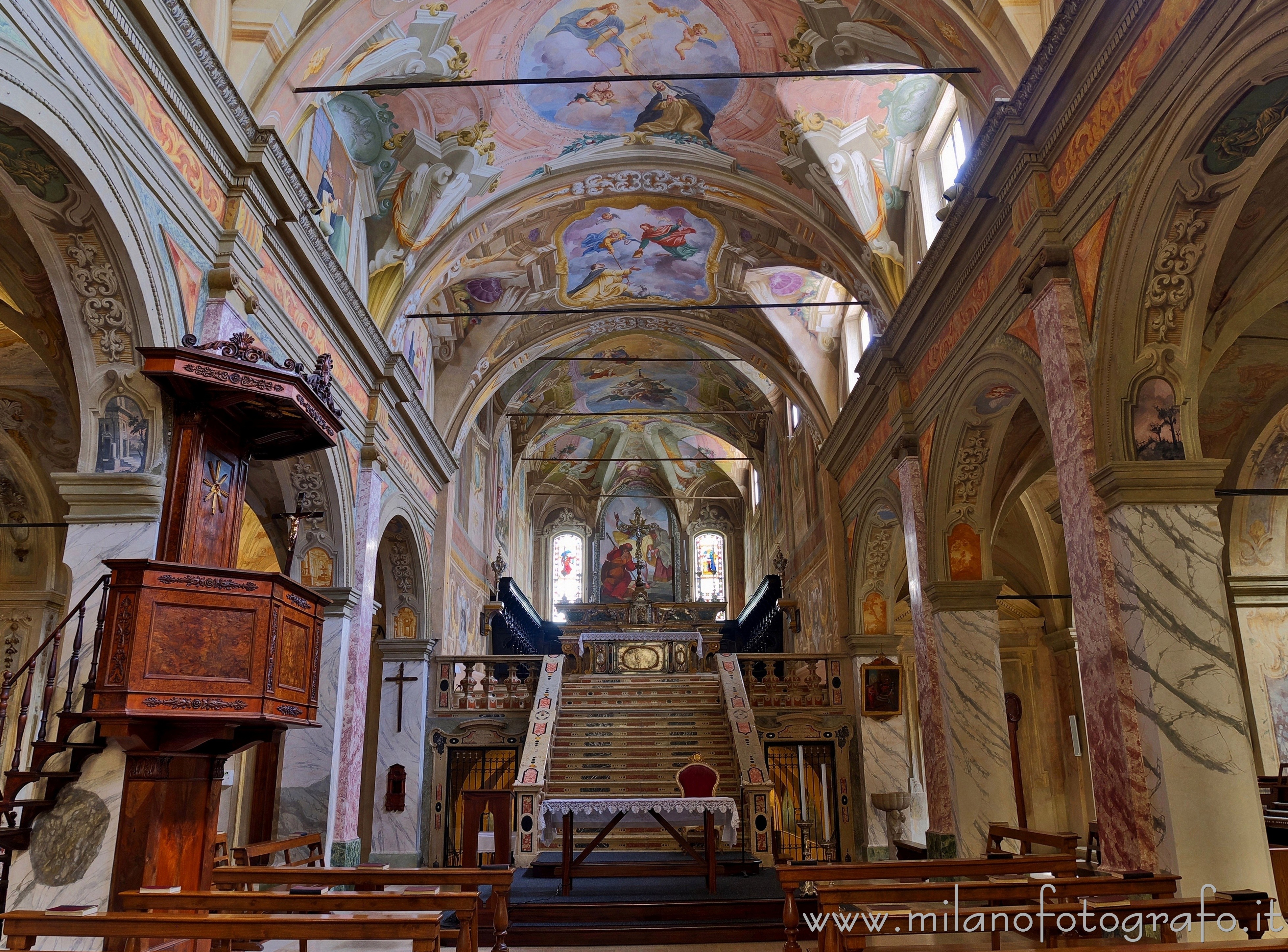 Soncino (Cremona) - Pulpito e presbiterio della Chiesa di San Giacomo